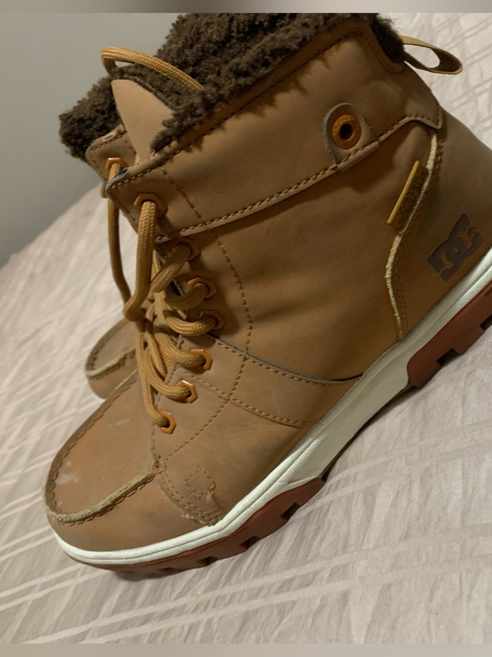 DC Men’s water proof Tan Brown Lace-Up Fur-Lined Outdoor Boot
